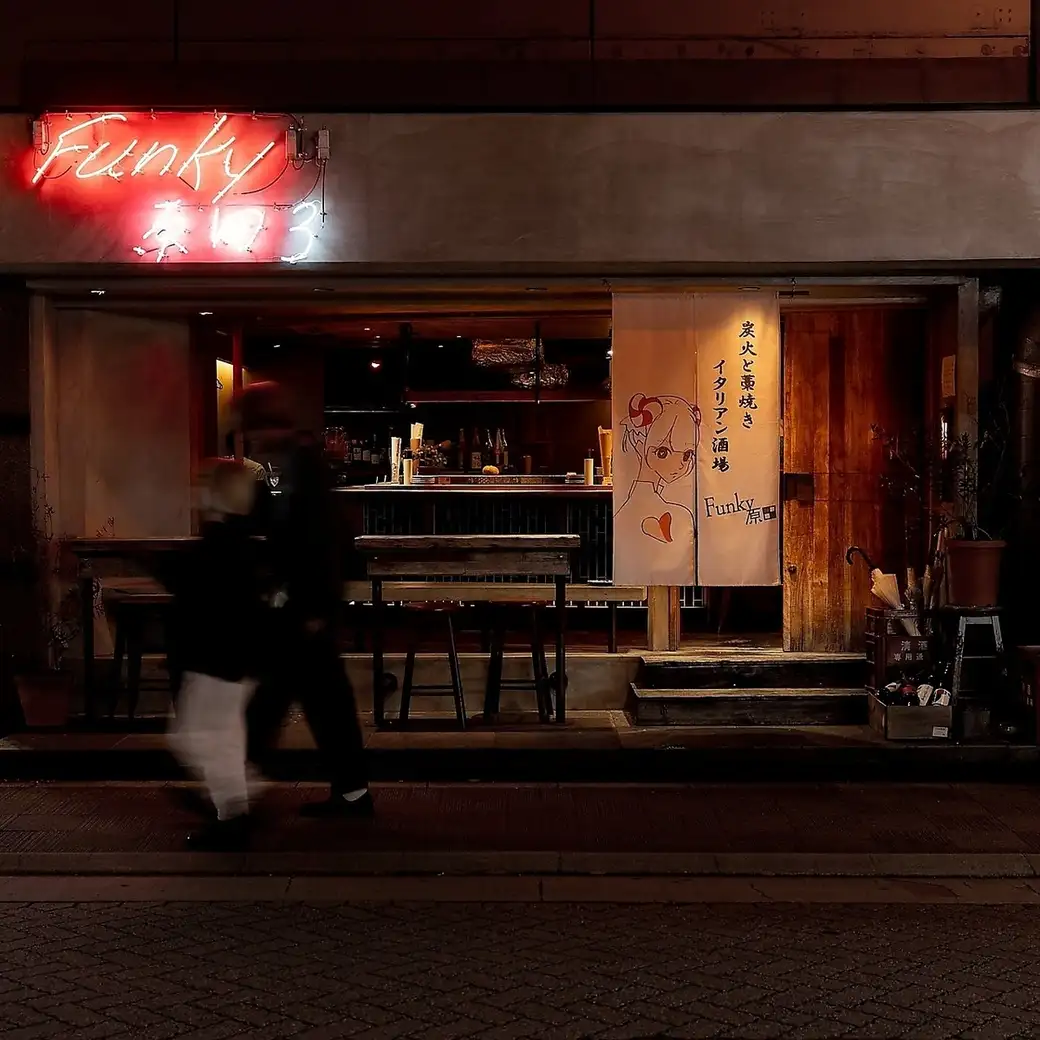 お洒落な店内は某有名デザイナーが建設♪デートや記念日にお勧め