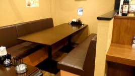 From the viewpoint of social distance, the number of seats that can be used by one person is six.Located in the corner seats of the store, it is recommended for customers and groups who want to eat quietly.It will be a non-smoking seat.