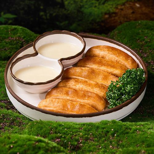 塩卵黄入り揚げパン