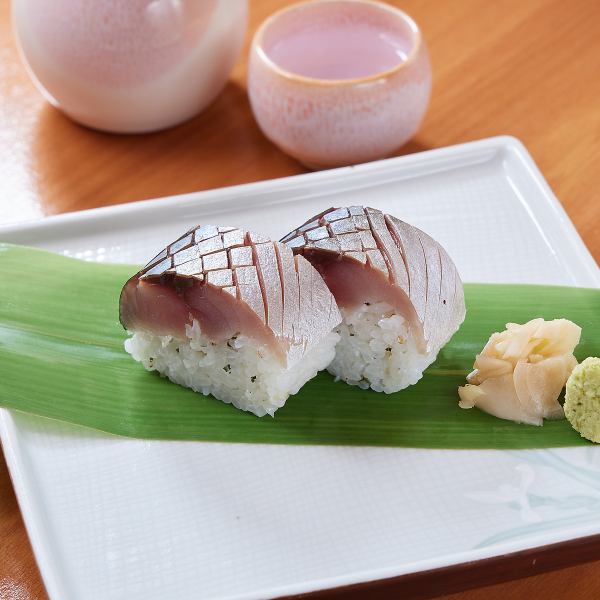 【とらまる名物】肉厚さば寿司<2貫>