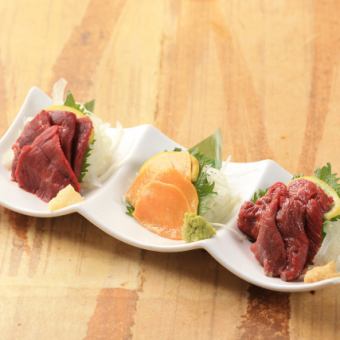 [2.5 hours all-you-can-drink included] 3 kinds of rare horse meat sashimi x steamed gamecock ♪ Sakura Gamecock Full Bloom Course 11 dishes total 6500 yen (tax included)