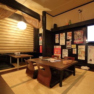 ゆったりと寛ぎながらお酒とお食事をお楽しみいただけるお座敷席をご用意しております。隠れ家のようなスタイルの店内で美味しいお酒とお食事をお召し上がりください。