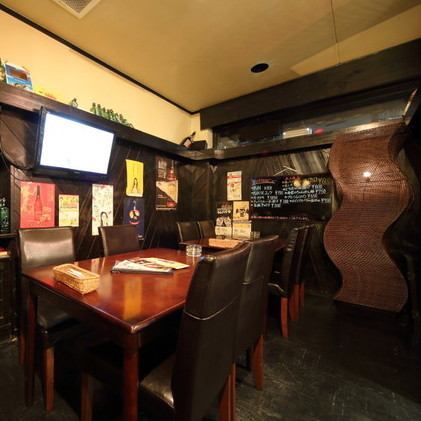 4名様掛けのテーブル席を2席ご用意しております。