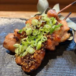 葱まみれのもも串(2本)