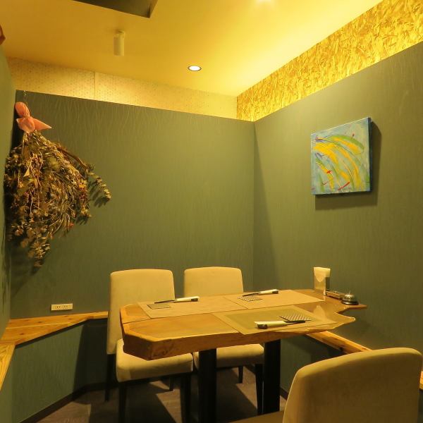 最大6名様。飲み放題コースも要予約にて承ります。農家直送の野菜から、鶏料理をはじめとした和食をごゆっくりと堪能いただけます。お料理のみのコースや単品飲み放題のコースもございます。ご予算などもご相談承ります。