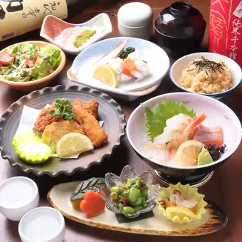 【仅限餐食】由我们厨师使用时令食材烹制的夏季套餐……5500日元(含税)