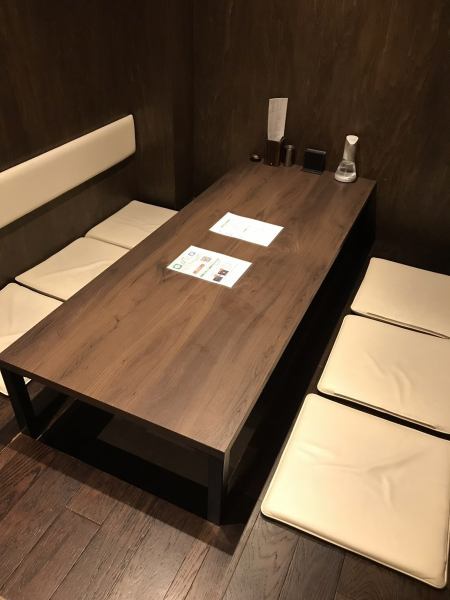 人気のカウンター席！飲み物の価格がカウンター席とテーブル席で違うという新しいシステム！週末はカウンター席から埋まるほどの人気ぶり！ご予約はお早めにしていただくことをオススメ致します◎