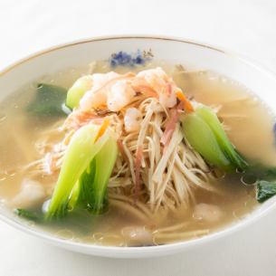 Shrimp and dried tofu boiled in shredded soup