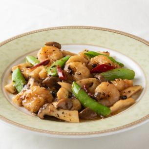 Stir-fried small shrimp and vegetables with chili pepper