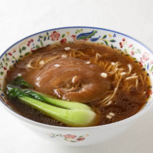 Boiled shark fin noodles with thick bean paste