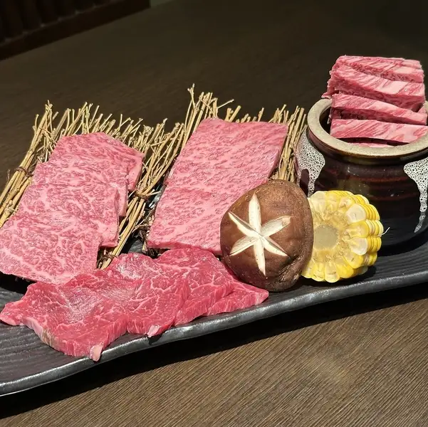 【特別な日におすすめ】和牛雌牛使用の極上盛り合わせ/3～4人前【5,480円】