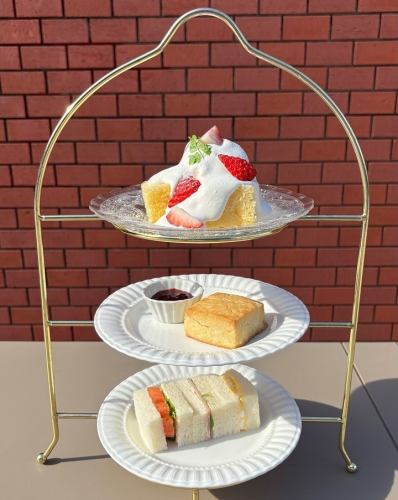 四周年庆典【蓬松草莓蛋糕】可当日预订 *饮品另收费