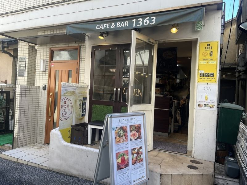 ≪3 minutes walk from Tokyo Metro Iidabashi B3 exit≫ Perfect location for lunch, early drinks, and quick drinks ♪ We offer a calm and relaxing space.
