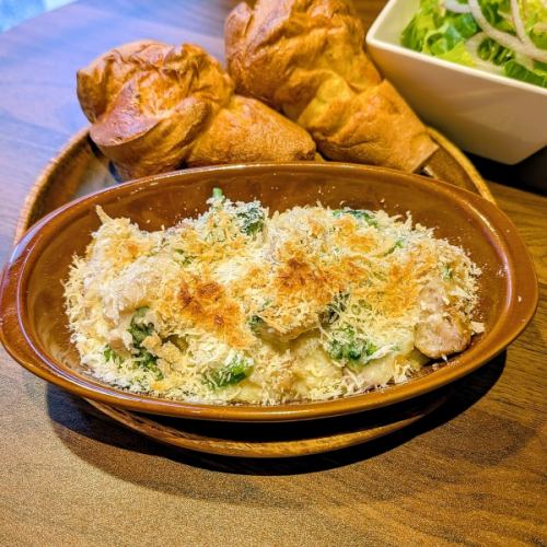 鶏ももと菜の花のポテトグラタン