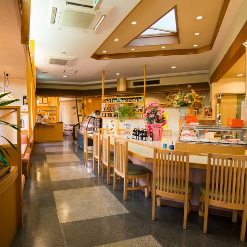 <p>和風で落ち着いた店内。魚伸（うおしん）は寿司や刺身をゆっくり楽しめる雰囲気になっております</p>