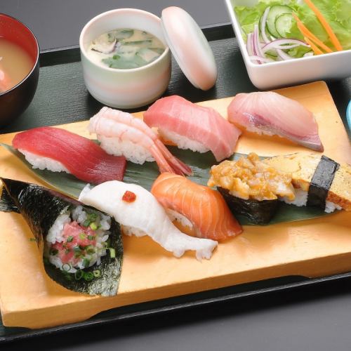 ご馳走にぎり　サラダ・汁物付き