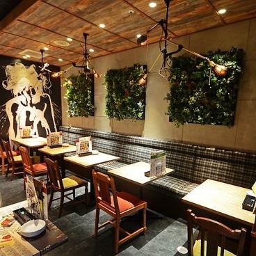 おしゃれなテーブルソファーのお席はデートや女子会にも最適♪