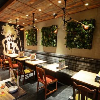 【大井町駅徒歩3分★肉バル風居酒屋「バルザル」の店内・お席・雰囲気ご紹介♪】広々とした明るい雰囲気の店内はテーブルソファー席がずらり♪貸切宴会も承っておりますのでお気軽にお問い合わせください!大井町エリアでのご宴会、飲み会はぜひ、バルザルへ☆最大74名様までご宴会頂けます♪