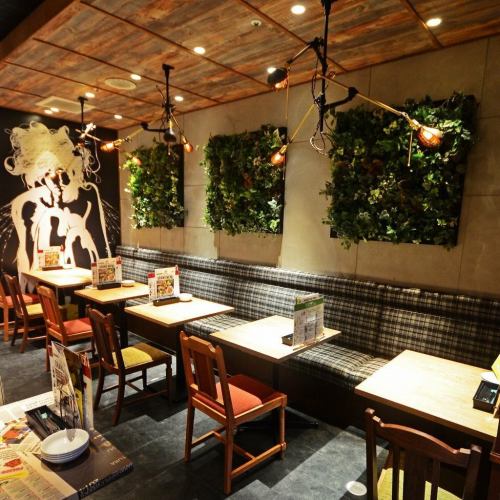 【大井町駅徒歩3分★肉バル風居酒屋「バルザル」の店内・お席・雰囲気ご紹介♪】広々とした明るい雰囲気の店内はテーブルソファー席がずらり♪貸切宴会も承っておりますのでお気軽にお問い合わせください!大井町エリアでのご宴会、飲み会はぜひ、バルザルへ☆最大74名様までご宴会頂けます♪