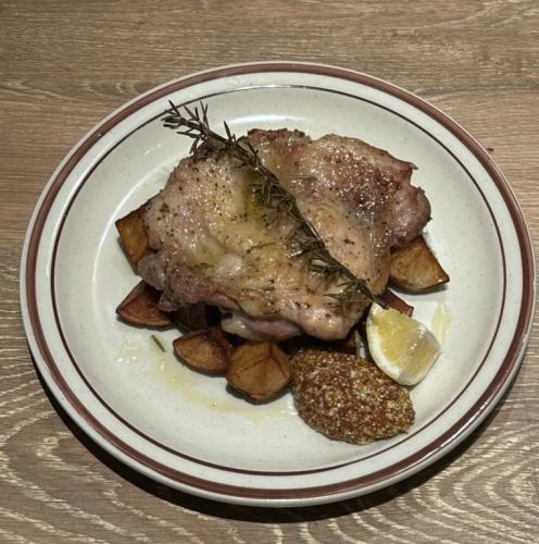 鶏モモ肉のグリルとジャガイモのフリット ローズマリー風味