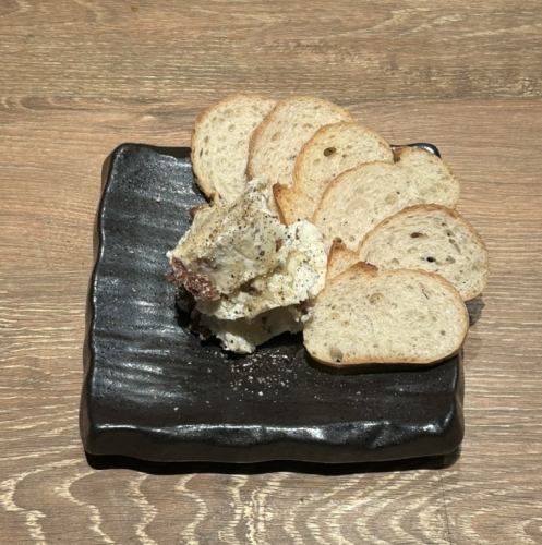 ゴンゴンクリームチーズディップはちみつ黒胡椒