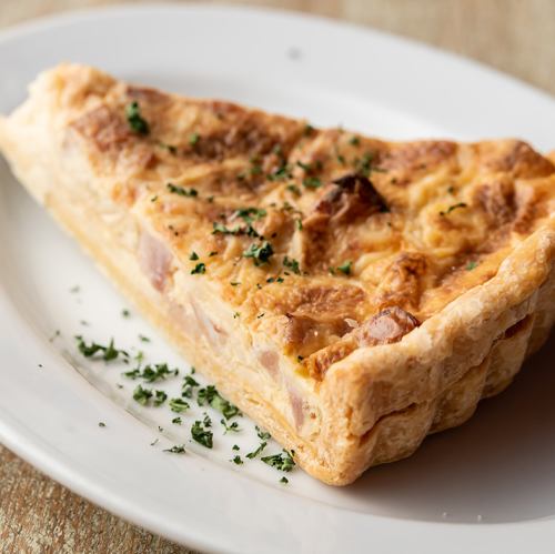 バター香る!ベーコンと玉ねぎのさくさくキッシュ