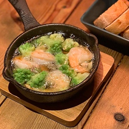 ぷりぷり海老とブロッコリーのアヒージョ