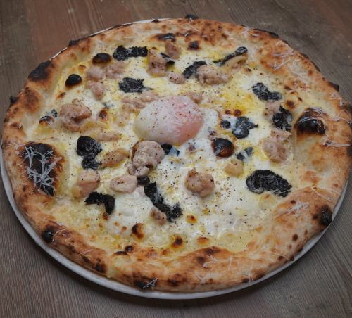 半熟たまごと黒トリュフのクリームピッツァ