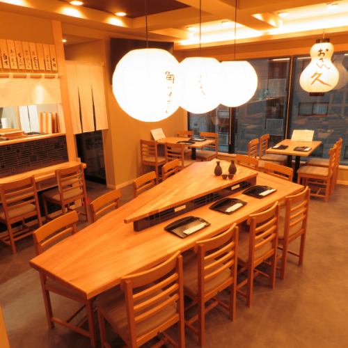 <p>The 40-seat restaurant has a calm Japanese atmosphere.Perfect for private occasions such as banquets, family gatherings, friends, and after-work drinking parties.</p>