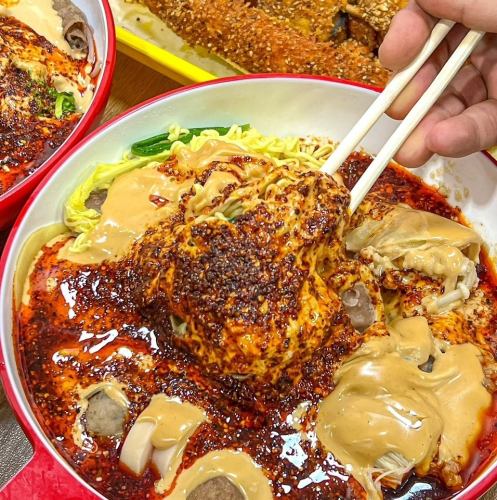 牛骨ベースの濃厚麻辣湯