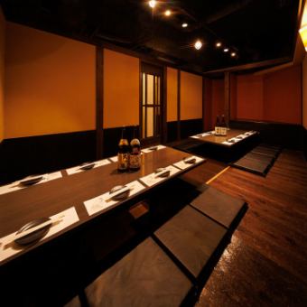 The spacious sunken kotatsu private rooms are perfect for girls' parties and group dates! The private rooms have doors, so you can enjoy your banquet or drinking party without worrying about the people around you!