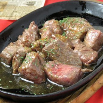 Iron plate dice beef steak ... 700 yen