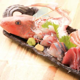 Indulge in luxurious luxury! Assortment of 7 types of Sakuragichojin sashimi