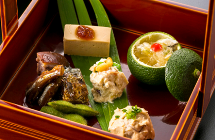 季節の会席(春/3月~5月、夏/6月~8月、秋/9月~11月、冬/12月~2月) 各8800円(税込)~