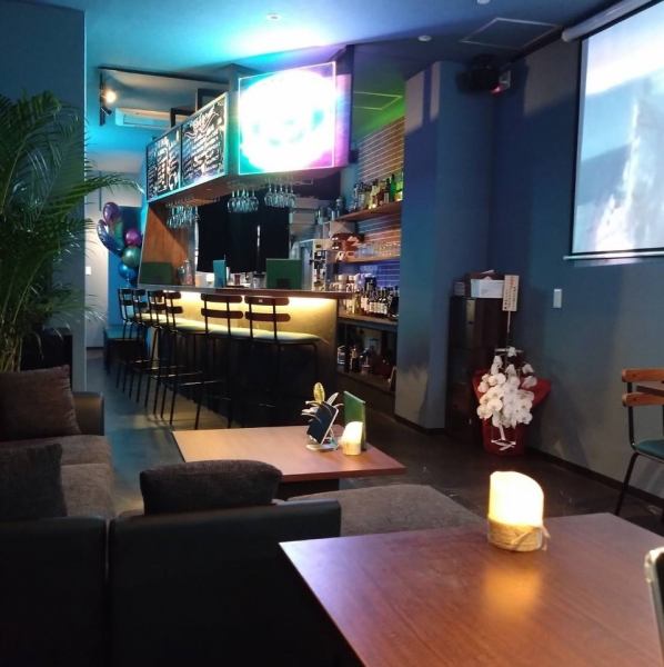 【2軒目から女子会まで】当店は二軒目利用としても最適です。テーブル席を繋げることで最大12名様までご利用いただけるため、宴会や大人数でのお集まりにも対応可能です。また、ご家族での利用はもちろん、カップルや女子会にもぴったり。