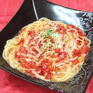 トマトとニンニクのパスタ