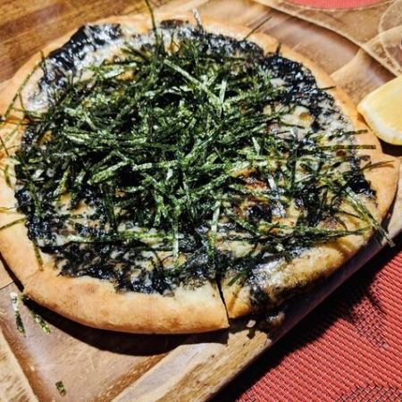 Rich pizza with grated yam kelp and seaweed