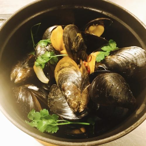 Steamed mussels with Toyama wine
