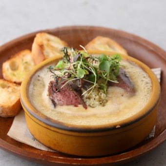 두꺼운 황소 탄 마늘 버터 아히 조