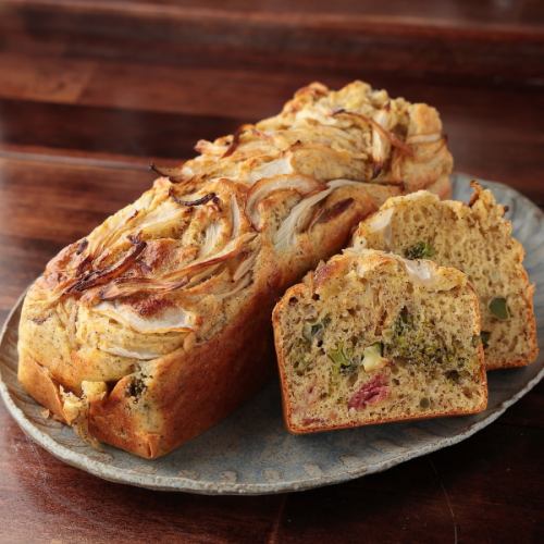Local vegetable savory cake (2 pieces)