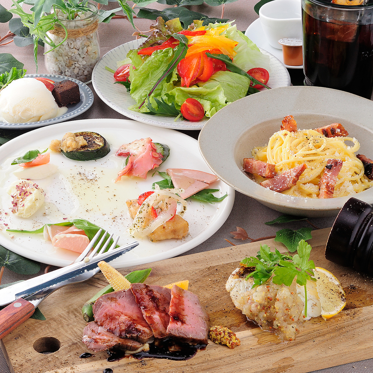 Choose from 7 types of pasta, served with an appetizer platter, salad, and dessert!