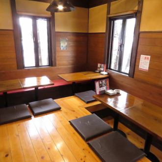 Enjoy your meal in comfort at the sunken kotatsu seats where you can stretch your legs.