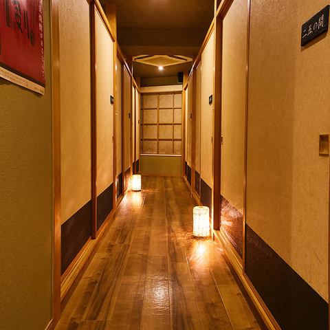The spacious interior with a total of 150 seats is equipped with a large private room in Akasaka / Akasaka Mitsuke, which is ideal for banquets with a large number of people and private banquets.The space where you can relax and relax is also recommended for company banquets, welcome parties, and farewell parties! We also have plans and benefits that are a must-see for secretaries who are entrusted with group banquets.Please feel free to contact us.