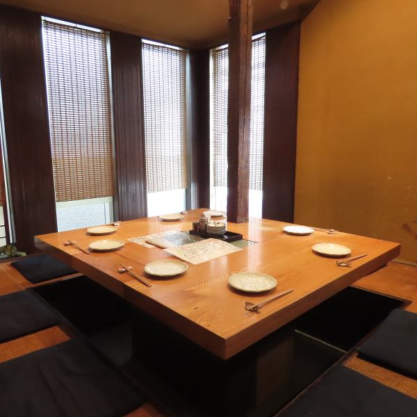 七厘焼きを楽しめる一軒家を改造したお店で、和の雰囲気が漂う居心地の良い空間をご用意しています。リラックスできる環境の中で、お酒に合う豊富な料理を堪能できます。宴会や飲み会に最適なコースもご用意しており、特別なひとときをお過ごしいただけます。ぜひご来店ください。