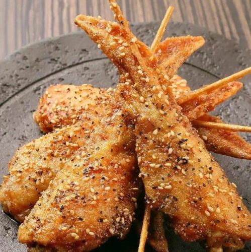 【外はカリカリ・中はジューシーで広がる深い味わいが堪らない♪】やみつき手羽唐1本210円(税込)