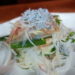銀魚沙拉佐日本薑和蔥