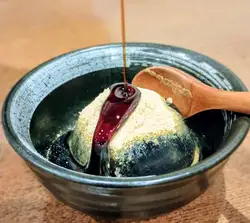 きな粉と黒蜜の水わらびもち