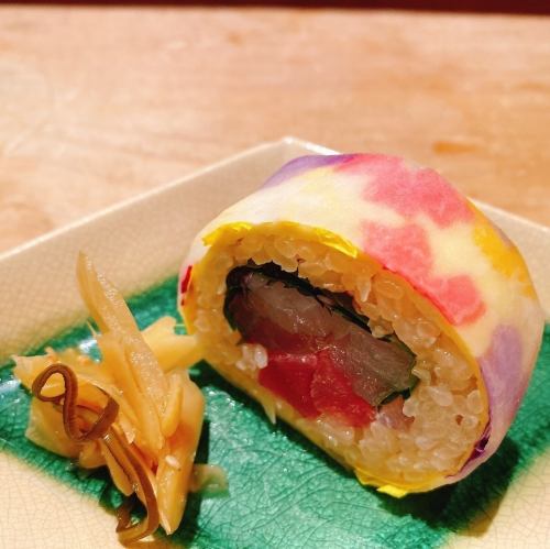 <p>特別な日のお食事にふさわしい、上質なひとときをお過ごしいただけます。落ち着いた空間の中で、旬の食材と職人の技が織りなす一皿一皿をゆったりと堪能。記念日や接待、ご家族のお祝いなど、人生の節目となるハレの日にもぴったりの一軒です。大切な方と心に残る贅沢な時間をお楽しみください。</p>