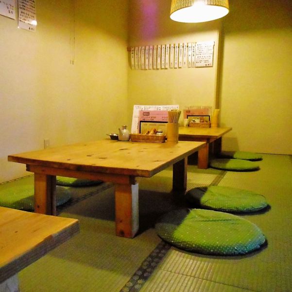 The interior space has a calm atmosphere with plenty of wood. ◆ It's perfect for enjoying the special charcoal grilling! For counter seats that can be easily used by one person or for families. There are also abundant popular digging seats, tatami mat seats and table seats, so you can use it in various scenes ♪