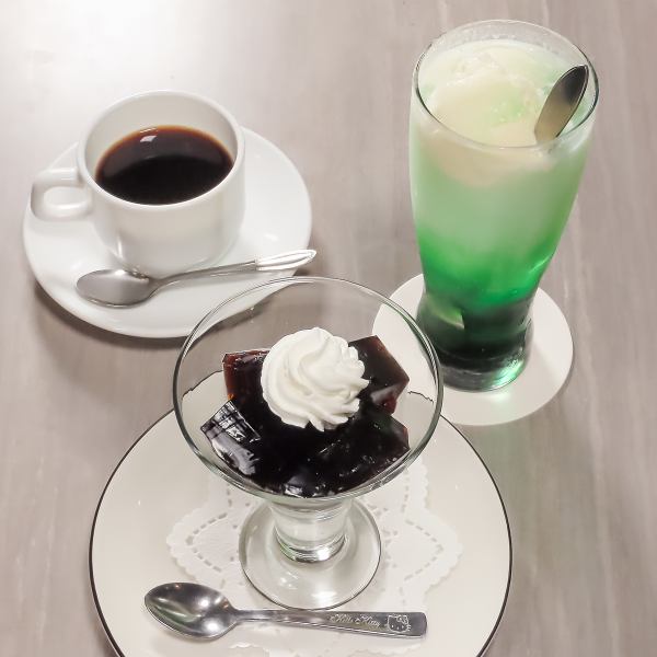 【コーヒーやスイーツなどもご提供しております。カフェのご利用も大歓迎しております】